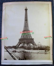 清代1900年代法国著名地标建筑埃菲尔铁塔，塞纳河畔广场城市建筑全貌大幅蛋白照片两张，尺寸为27.2X22厘米，27.2X21.3厘米