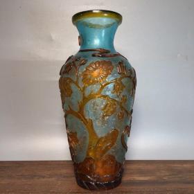 清代琉璃浮雕花瓶，高25.5cm口径7.5cm，瓶身宽10.5cm，重975克