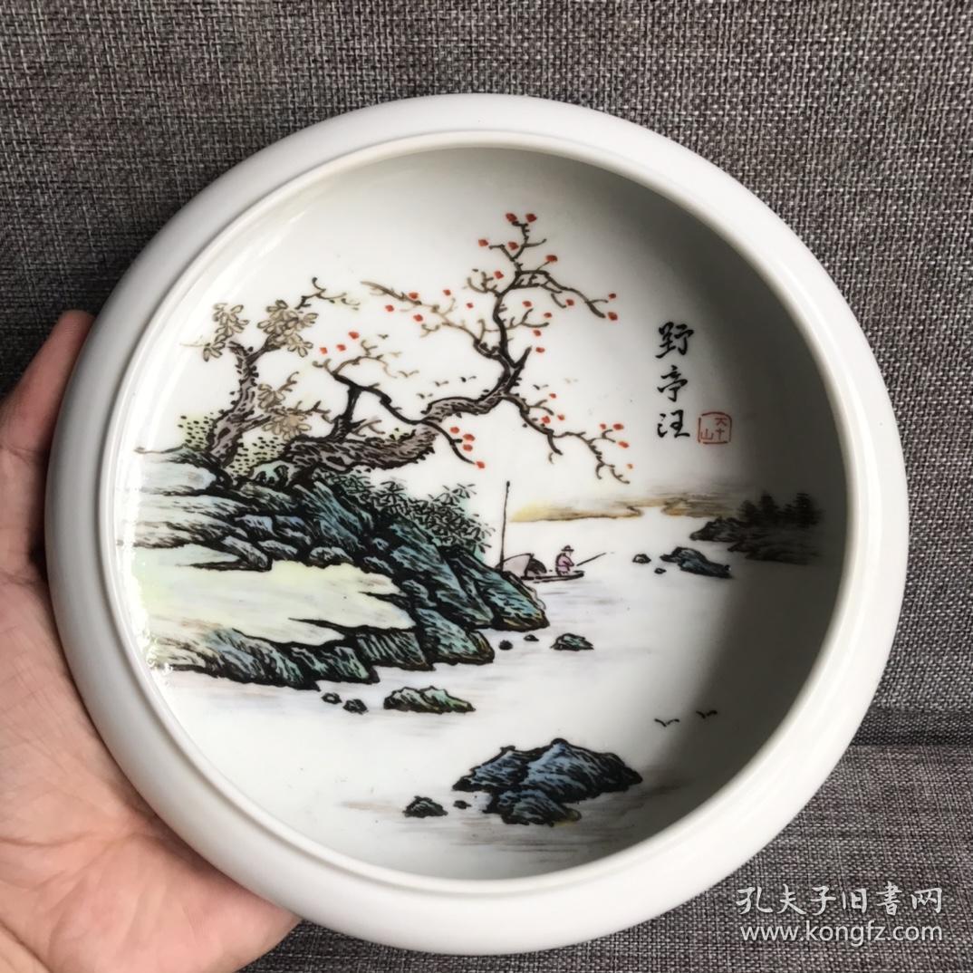 手绘山水笔洗，保存完好，做工精致，画工精湛，磨损自然，成色见图。