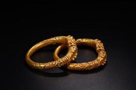 旧藏 铜鎏金手镯一对 尺寸：长8cm 宽7cm 条粗1.5cm 总重217克