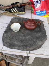 黑太湖石一块，可当干泡茶台或砚台