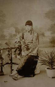 清代老照片  清代小脚美女