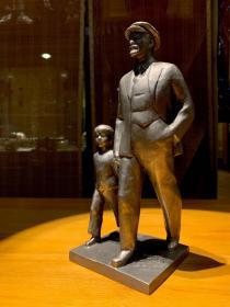 俄罗斯私人博物馆藏品 1973年 前苏联列宁与儿童的全身雕塑