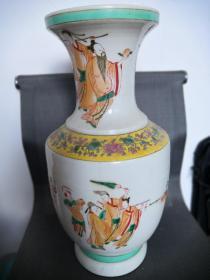 清瓷花瓶