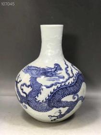 元堆雕云纹青花龙纹天球瓶
