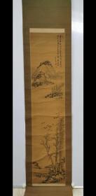 愚山【秋林山水圖】原裝裱絹本紅木軸，保老到清末手繪作品。品相如圖。尺寸 :152 x 34 cm。 
提示：看好出價，默認(rèn)百世快遞發(fā)貨，需順豐到付或其它快遞公司發(fā)貨，請私信說明即可。  不包郵。