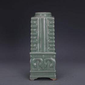 宋代龙泉窑青瓷刻花四方琮式瓶做旧出土仿古瓷器