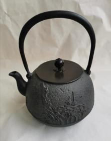日本铁壶      日本名师：菊地政光全手工铁壶。五年前自己从日本买回。