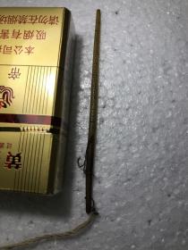 小戥子，原装原盒，杆是牛角的，非常难的，收藏佳品。喜欢的抓紧 。盒子尺寸长16，宽4.7