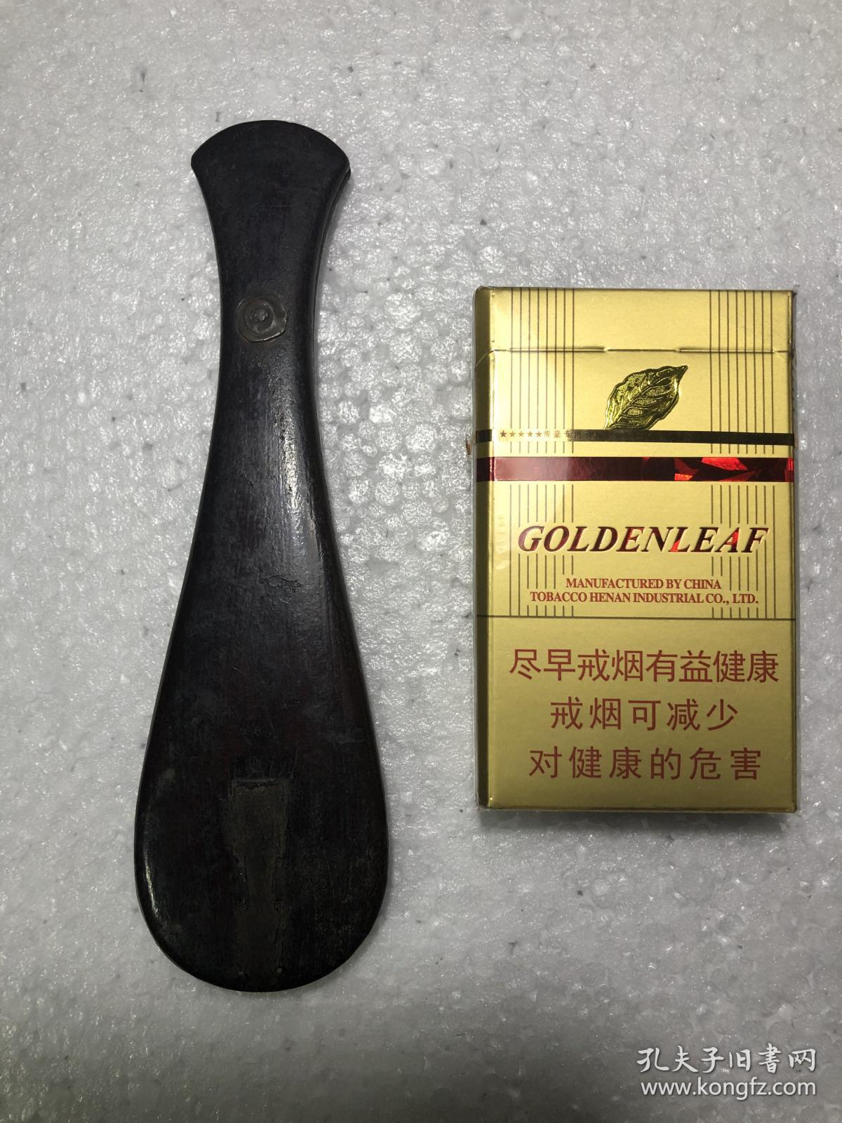 小戥子，原装原盒，杆是牛角的，非常难的，收藏佳品。喜欢的抓紧 。盒子尺寸长16，宽4.7