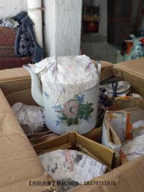 两箱茶壶，共15个瓷器茶壶。民俗用品生活用品