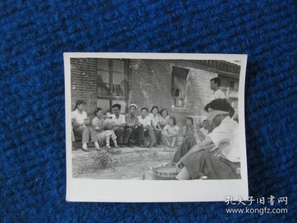 老照片：游戏——击鼓传球（60年代？）