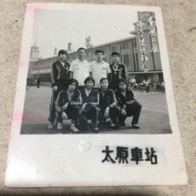 老照片-全国二届中学生运动会（太原车站）