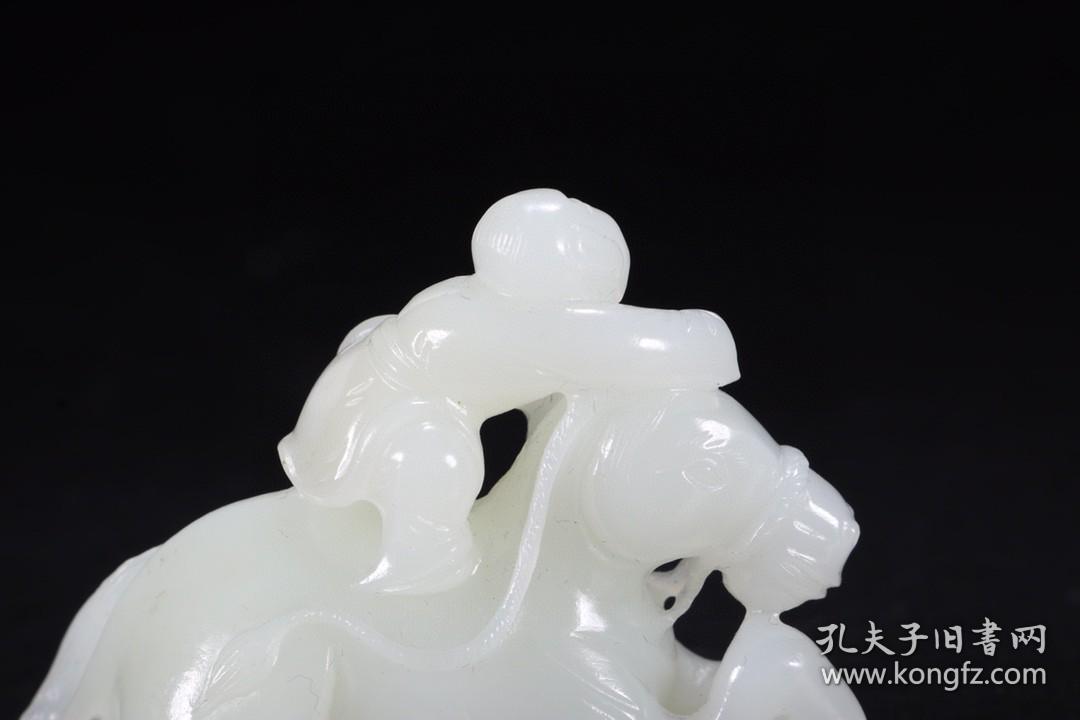 清代和田玉骑马童子把件
尺寸：长6.4cm宽2.6cm高4.7cm
重量:71.1g