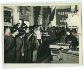 1971年*****期间的广州--广交会商品介绍展示老照片，21.5X16.7厘米