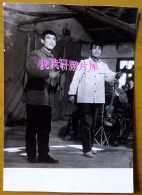 老照片：上海崇明长兴岛“前卫农场”（今名长兴岛郊野公园）大礼堂，1974年，说唱《育苗》，演唱者：高国昌、徐云麟【陌上花开系列】