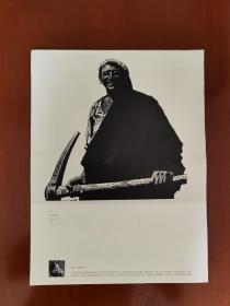 徐匡先生黑白木刻版画《主人》画片一张，《主人》曾获建国35周年全国美展一等奖。
