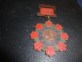 东北民主联军毛泽东奖章，1947年颁发，铜制九品。