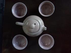 旅行茶具——新品：旅行茶具一套 一壶四杯 竹托盘 竹夹；W. T. =938 g