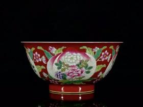 清康熙珐琅彩寿桃花卉纹碗
尺寸高7.3宽15.6厘米