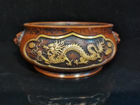 明 精铸紫铜胎鎏金云龙纹狮首耳炉
【规格】高6.7cm 口径13.6cm 腹径15.5cm 耳距18cm 重4斤
【款识】经公家藏
。