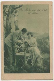 1920年 明信片 山坡上木椅子坐着的妇女与男人CARD-K204 DD