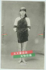 民国时期马戏团杂技团的年轻男子明信片