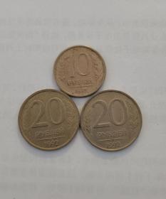 国外双鹰币3枚，面值20，10，流通币多少钱不懂，3枚合售，尺寸；大2.4*2.4，小2.1*2.1厘米。实物如图。