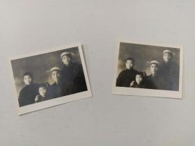 老照片 50年代父子4人合影（2张）