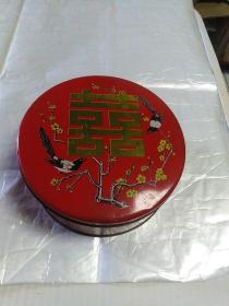 双喜牌糖盒(19公分直径，高8公分)阳泉印铁制品厂印制)