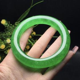 冰绿圆条手镯—美人镯， 尺寸57*12mm 内径57mm