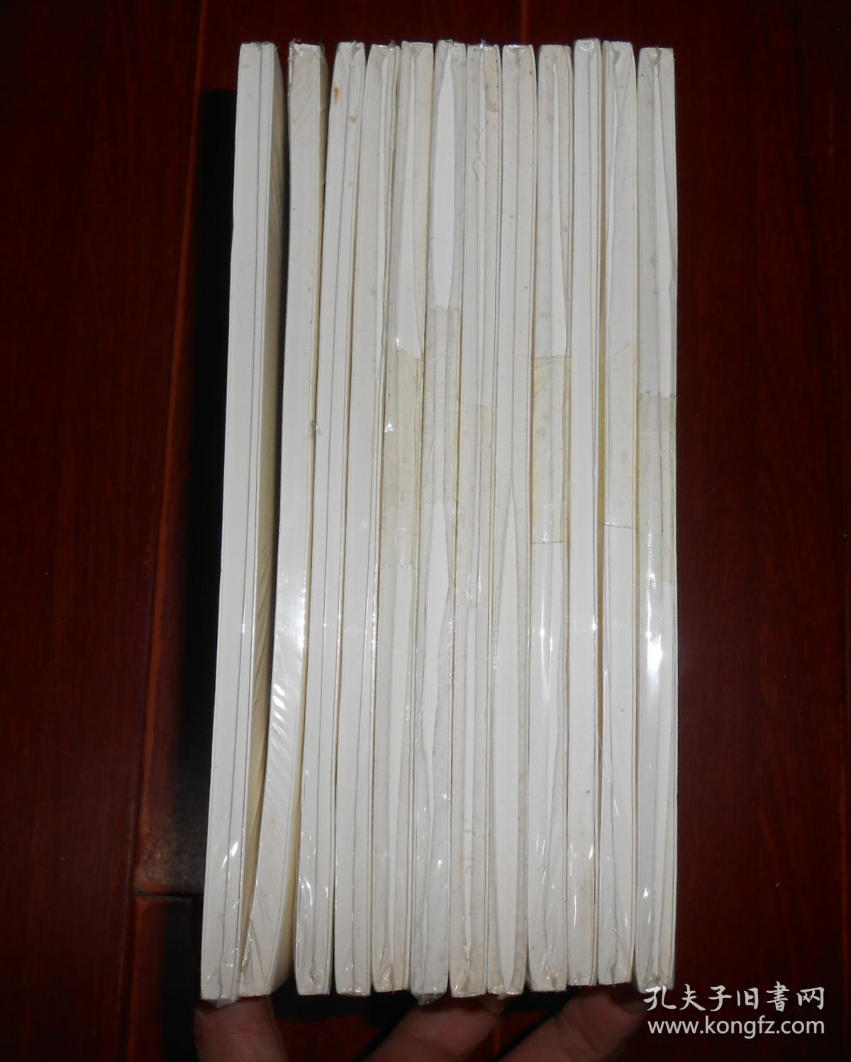 华夏文库经典解读系列：身心的安适＜菜根谭＞生活法则+无为的哲思＜淮南子＞智慧+王者之道＜荀子＞政治智囊+化蝶逍遥游＜庄子＞之美+伦常的法则＜孝经＞道理+乱世的青史:闲看＜左传＞+为贫弱者立说:大爱＜墨子＞+香草美人的前世今生:屈原与楚辞+俗世的诗:元曲故事+红尘有爱:三言二拍漫谈+梦华背后的豪杰:水浒人物志+千古谁人共此梦:诗语红楼 共12册合售未拆封（2册封皮边角稍微有很轻微磨损几册塑膜粘胶带）