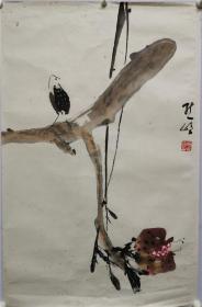 熊世森（1935-1990），生于四川犍为县。自幼酷爱美术，1950年毕业于美术音乐班， 1951年从事中小学美术教育，后到省建一公司乐山分公司工会搞宣传 工作，曾任乐山画院副院长。先生长期坚持业余美术创作，受嘉州画 派影响，师各家之长，兼收并蓄，不懈努力，逐步形成自己风格。他 的花鸟画，造型生动，笔墨清新，雅俗共赏。