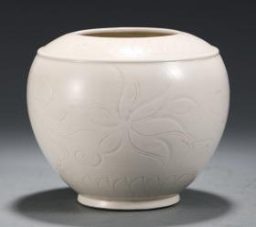 白釉花卉纹罐