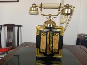 多网唯一、欧洲回流、豪华、古董电话机《六龙护心浮雕、手工簪花铜皮包角、双开门电话机》