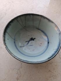 清代瓷碗。直径14厘米。