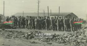 1945年日本投降后，在天津地区的日本战俘劳动清理火灾后废墟老照片