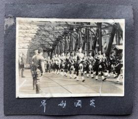 民国时期 上海英租界英国兵阅兵式 原版老照片一枚