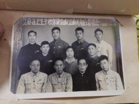 老照片解放军珍贵影片集:解放前后（1950年）中国人民解放军卫生工作人员影集:1950年元月六荣校三大队部工作人员合影，1949年一月山东省章历县王野河庄合影，卫生院庆祝红五月演出合影，1956年专区防训班团支部合影，1958年江苏省卫生干校苏州组合影，志愿军戎装照（共150枚）