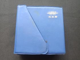 蓝色皮壳VCD存放册《琵琶经典、音乐风光：琵琶/吉他、欧美吉他、流淌的歌声、中国民歌典集2/9、音乐风光欣赏：经典古筝/小提琴/经典二胡、新世纪的呼唤：中国建设文化艺术协会15周年、中国唢呐：送新娘、第七十届奥斯卡音乐大奖：铁达尼号、笛子演奏、黄金小号、世界时装之苑：美容健身指南、鼓王、弦子歌舞：太子神韵、狂跳DISCO、美国乡村歌曲、2001燃烧季节、云宵狂舞：裕兴电脑影碟机通用版》共24碟合售