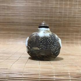 清代：瓷烟壶，手绘山水风景故事烟壶摆件
规格：高6cm，宽：5、3cm
价格：220