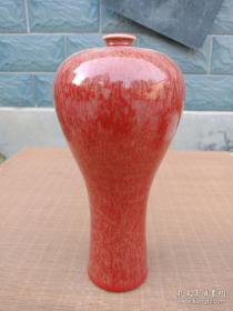 红釉瓷瓶