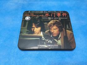 水门事件 All The President's Men、 2x VCD（奥斯卡经典电影。达斯汀霍夫曼、罗伯特雷德福主演。铁盒装、九十年代老版本。 ）。 详情请参图片及描述所云