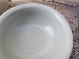 民间收梅子青龙泉瓷碗，径长13厘米，器正且雅，底露瓷胎，罕见赏珍。