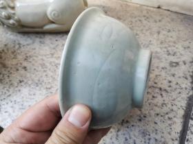 民间收梅子青龙泉瓷碗，径长13厘米，器正且雅，底露瓷胎，罕见赏珍。
