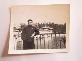 1957年于北京北海公园留影照片