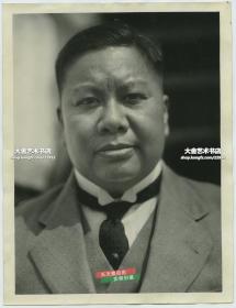 1929年中华民国早期外交官，驻华盛顿代表团第一秘书，吴德旺博士肖像老照片。 21.4X16.3厘米