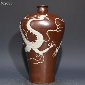 元紫金釉浮雕龙纹梅瓶