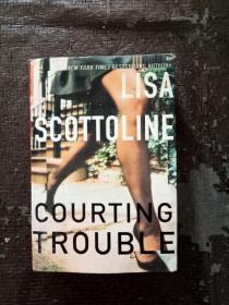 LISA SCOTTOLINE COURTING TROUBLE  精装 毛边收藏版 英文原版书 书有水印 具体品相以图片为准