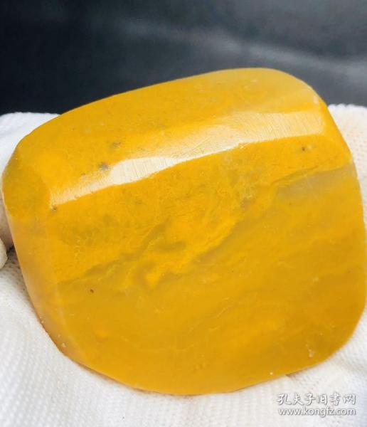 冻石原石，“黄金冻石”温润细腻，极品稀有罕见的“黄金冻”十分稀有，奇特，非常漂亮，大自然的神奇造化，稀有罕见，难得一见收藏佳品佳品